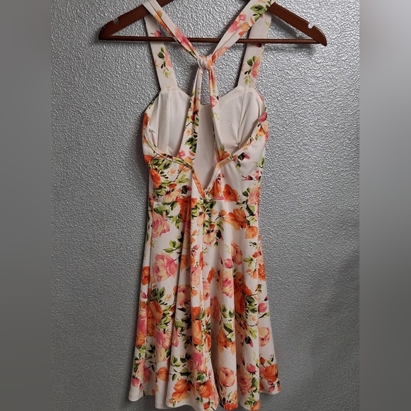 Fashion Magazine Floral Mini Dress 0 - Picture 4 of 7